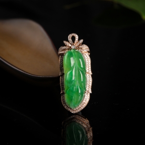 18k糯种阳绿翡翠金枝玉叶吊坠