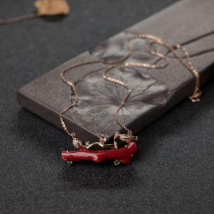 18K金镶钻阿卡正红珊瑚锁骨链