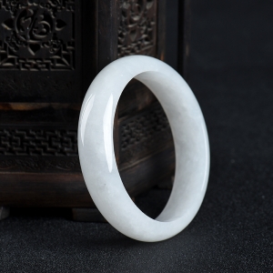 56mm豆种白色翡翠手镯