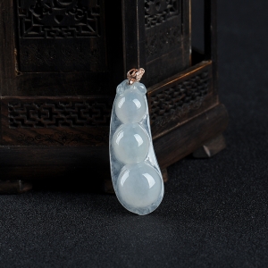 糯种翡翠连中三元吊坠