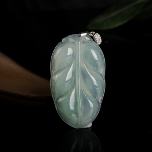 糯种飘花翡翠金枝玉叶吊坠