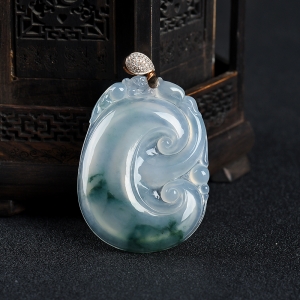糯冰种飘花翡翠如意吊坠