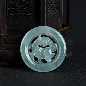 糯冰种淡晴水翡翠麒麟吊坠