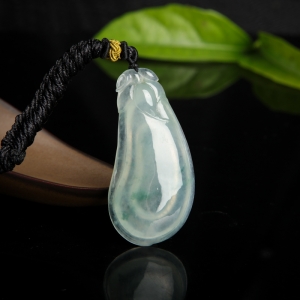 糯冰种飘花翡翠福瓜吊坠