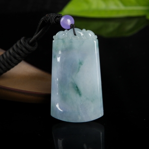 糯种飘花翡翠无事牌吊坠