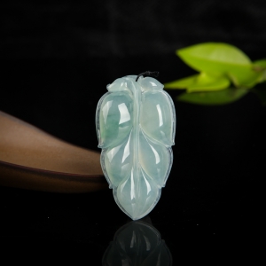 糯种飘花翡翠金枝玉叶吊坠