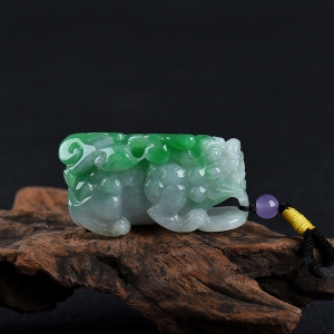 糯种飘翠翡翠貔貅吊坠