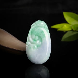 豆种春带彩翡翠如意吊坠