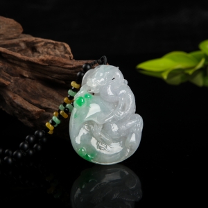 糯种飘翠翡翠辰龙吊坠