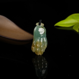 糯种俏色翡翠福瓜吊坠