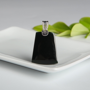 糯种墨翠无事牌吊坠