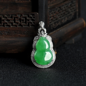 18K糯种翠绿翡翠福禄吊坠