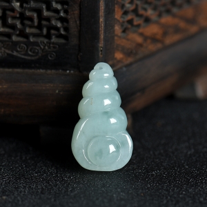 糯种飘花翡翠海阔天空吊坠