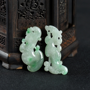 豆种飘翠翡翠龙凤吊坠套装