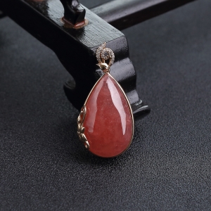 18K金镶钻红纹石水滴吊坠