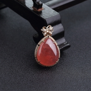18K金镶钻红纹石水滴吊坠