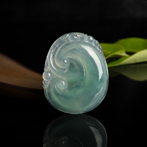 糯冰种灰绿翡翠如意吊坠