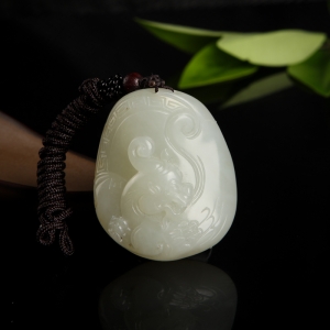 籽料和田白玉貔貅吊坠