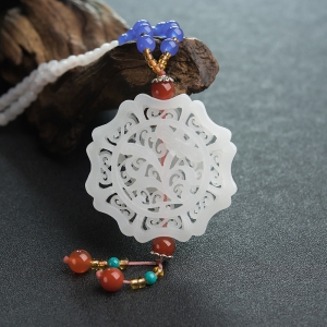 山料和田白玉镂雕连年有余项链