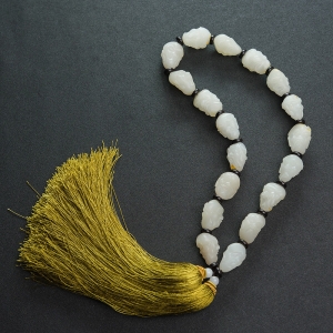 籽料和田白玉罗汉头手持