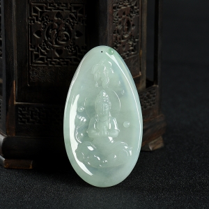 糯冰种浅绿翡翠观音吊坠