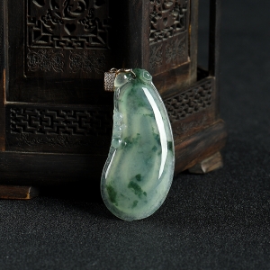 糯冰种飘花翡翠福瓜吊坠