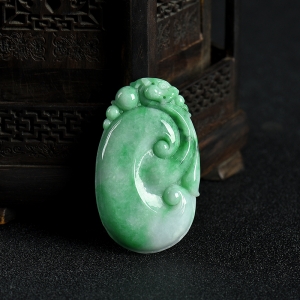 豆种飘翠翡翠如意吊坠