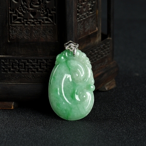 糯种飘翠翡翠如意吊坠