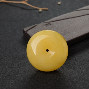 鸡油黄蜜蜡平安扣吊坠