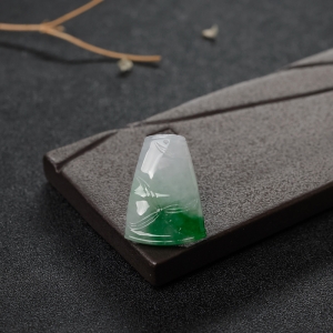 糯种飘翠翡翠竹节吊坠