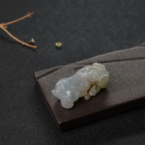 糯种俏色翡翠貔貅吊坠