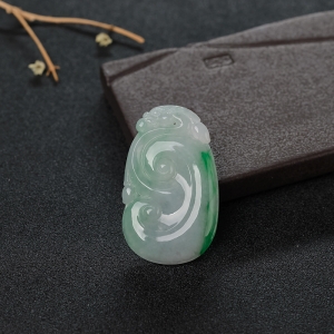 糯种飘翠翡翠如意吊坠