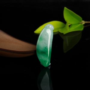 糯种飘翠翡翠福瓜吊坠