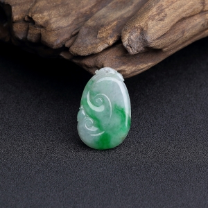 糯种飘翠翡翠如意吊坠