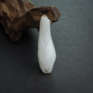 山料和田白玉玉兰花吊坠