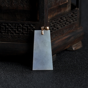 糯种浅紫翡翠无事牌吊坠