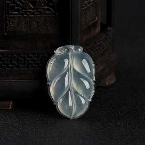 糯冰种飘花翡翠金枝玉叶吊坠