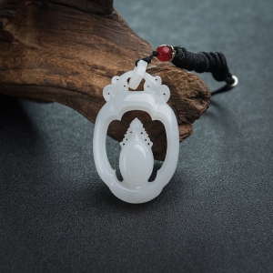 山料和田白玉镂雕宝瓶吊坠