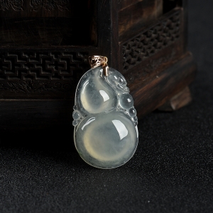 糯冰种浅绿翡翠葫芦吊坠
