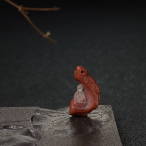 铁皮包浆料南红悟道吊坠