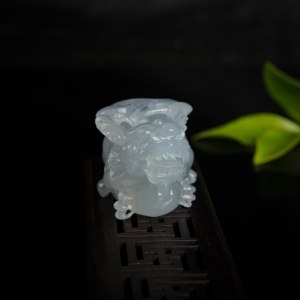 糯种飘花翡翠貔貅吊坠