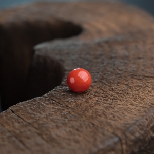 9.5mm阿卡朱红珊瑚圆珠