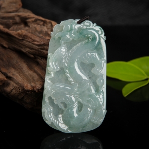 糯种飘花翡翠辰龙吊坠