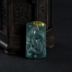 糯种俏色翡翠辰龙吊坠