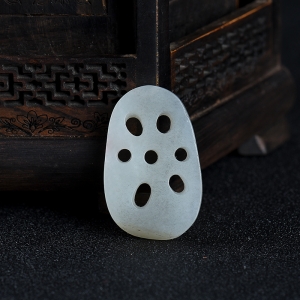 籽料和田青花玉路路通达吊坠