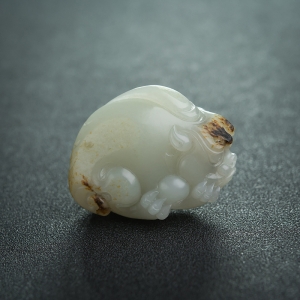 籽料俏色和田玉貔貅吊坠