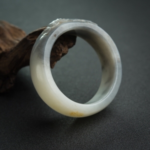 59mm籽料和田青花玉连年有余扁镯