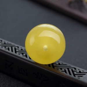 鸡油黄金绞蜜苹果珠吊坠