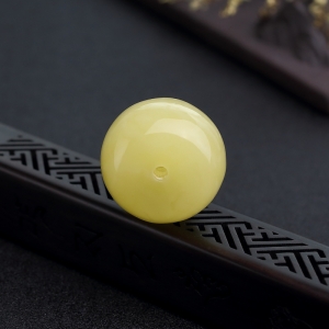 柠檬黄蜜蜡苹果珠吊坠