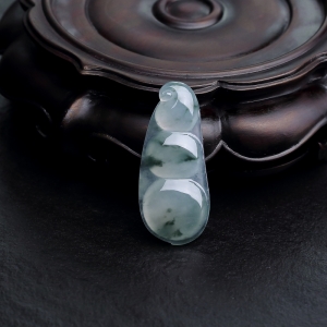 糯冰种飘花翡翠福豆吊坠